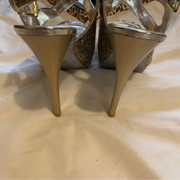 Sequin heels NEVER WORN - Picture 2 of 4